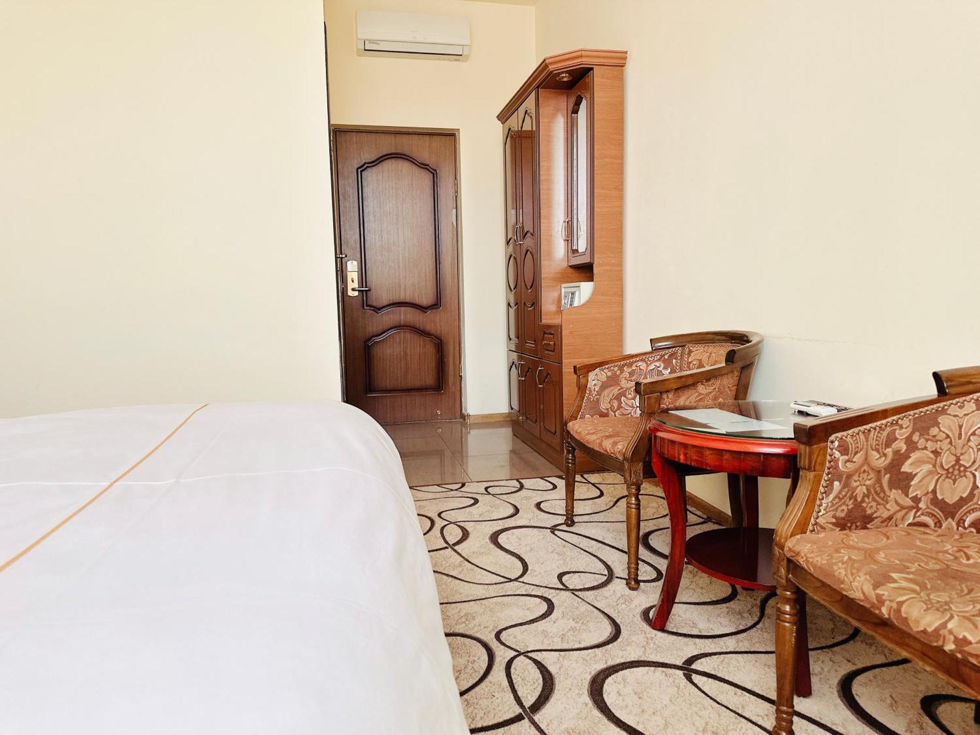 Sd Hotel Yerevan Luaran gambar