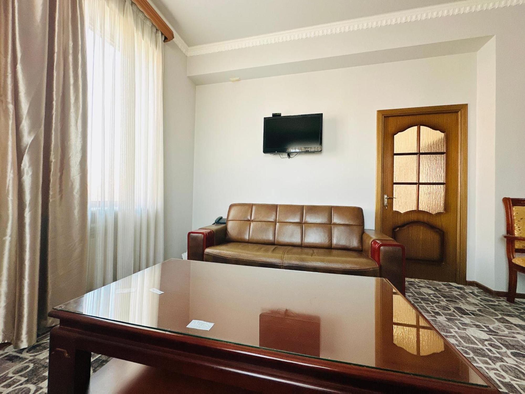 Sd Hotel Yerevan Luaran gambar